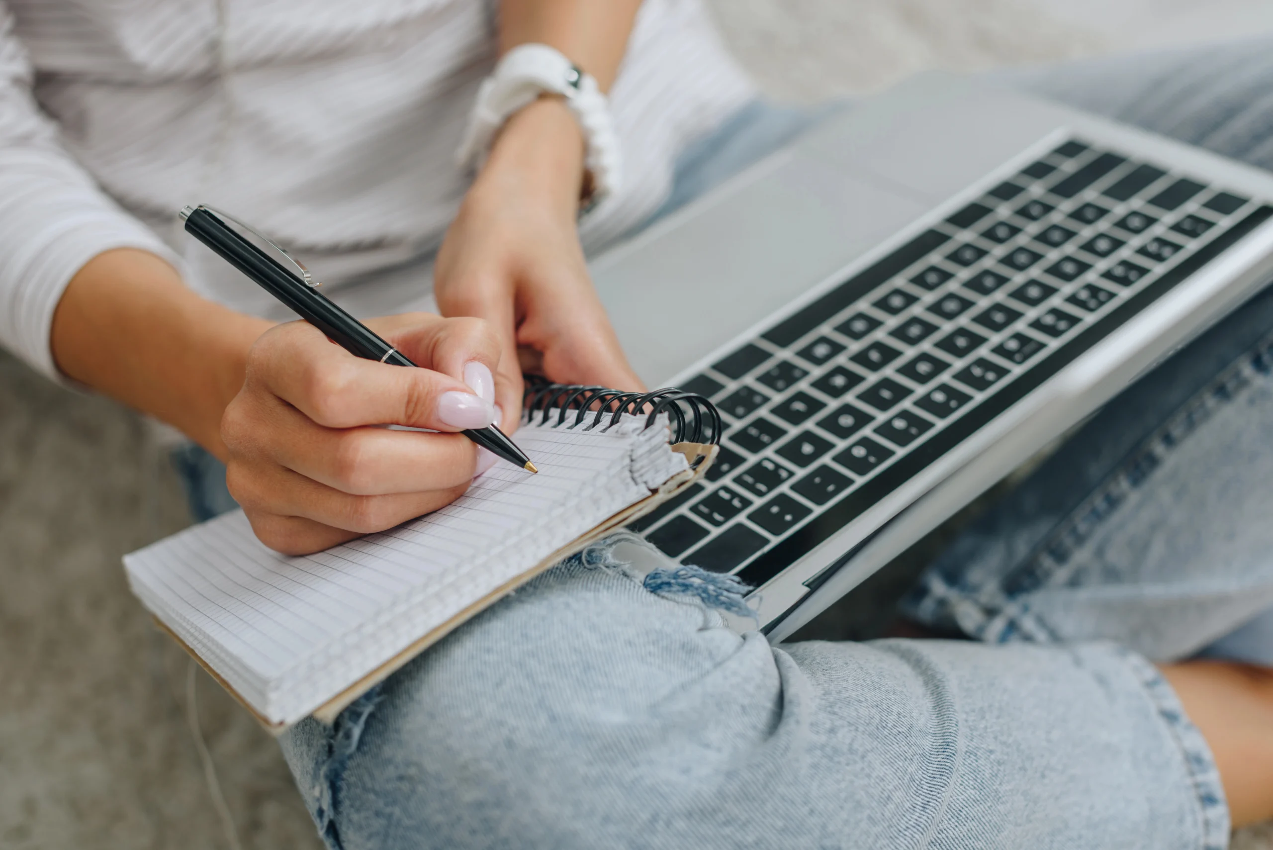 Ai Writing Tools Vs Human Writers: Which Is Better For Seo? AI Writing Tools vs Human Writers: Which Is Better for SEO?